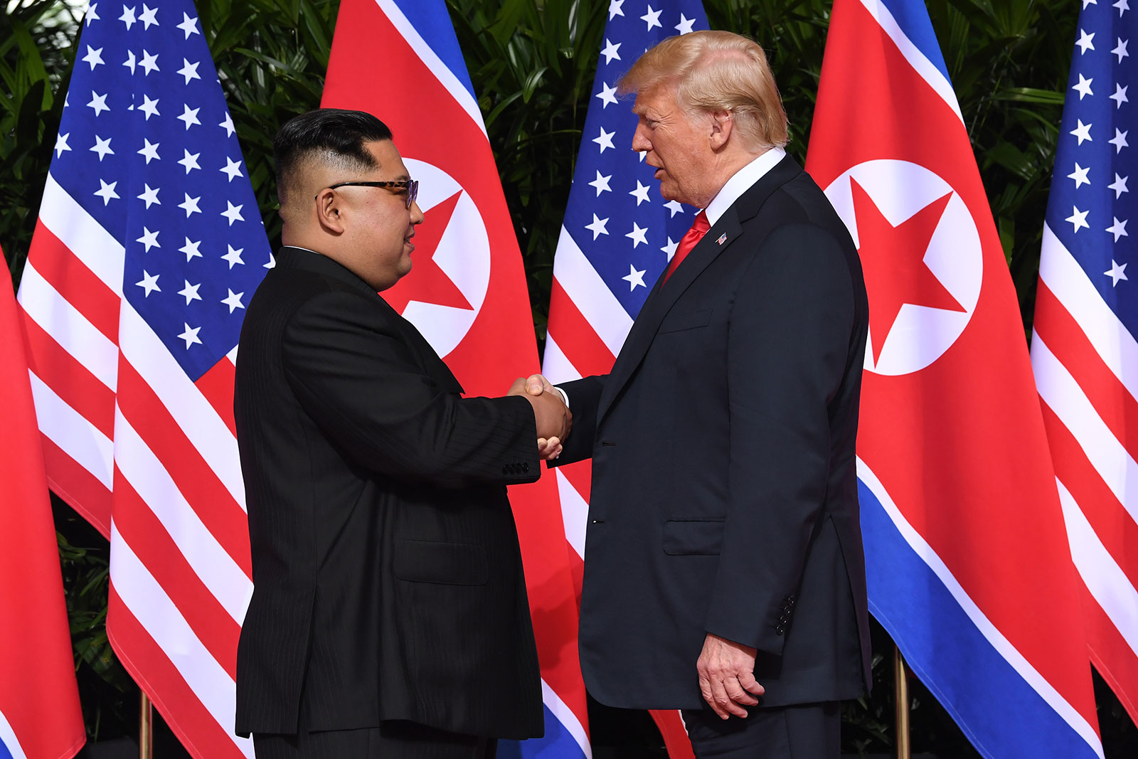 https://cdn.cnn.com/cnn/interactive/2018/06/politics/trump-kim-summit-cnnphotos/media/01.jpg